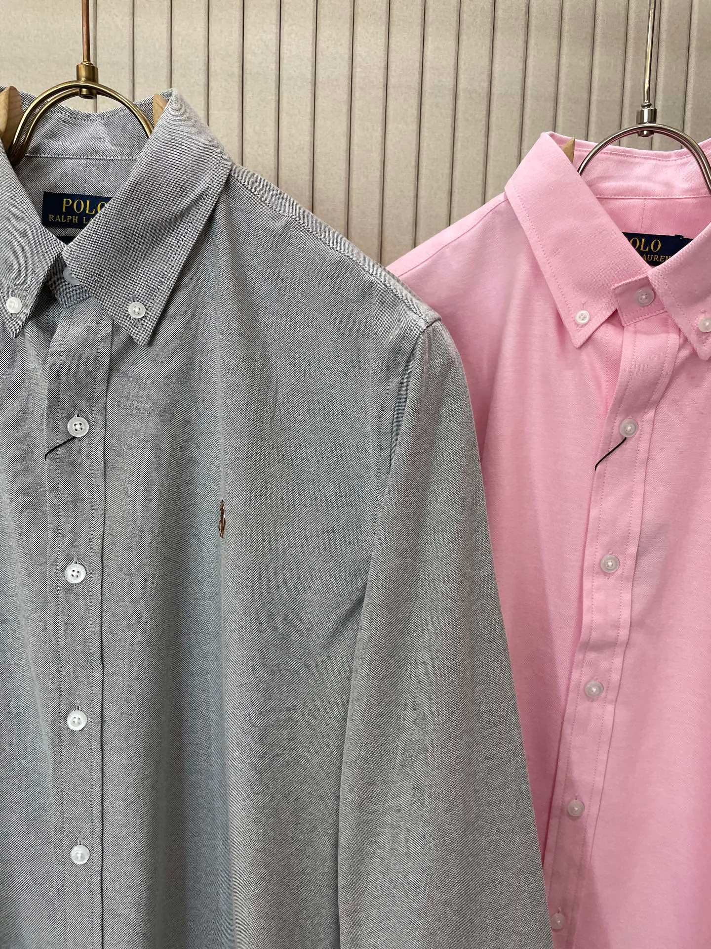 P220 🌸🌸🌸 POLO Ralph Lauren [High Quality] Classic shirt! Classic casual shirt made of pure cotton fabric with unique design, simple, clean and classic version design. It is a versatile style that can be switched at will. The fabric feels soft and delicate, highly breathable, close to the skin and comfortable to wear. It can be worn alone as an inner layer. Its versatile performance is beyond your imagination! The upper body of the ready-to-wear is simple and classic yet elegant! Size:M-XXL
